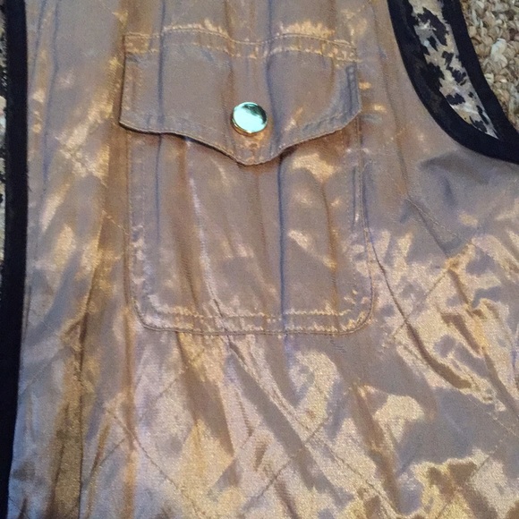 2 in 1 reversible VEST leopard/Gold w/black piping - Picture 8 of 8